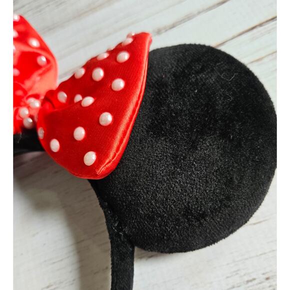 Disney Minnie Mouse Velvet and Pearl Polkadot Red and White Bow Headband - Picture 4 of 4